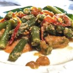 Sambal goreng boontjes, sperziebonen in mildpittige kokossaus